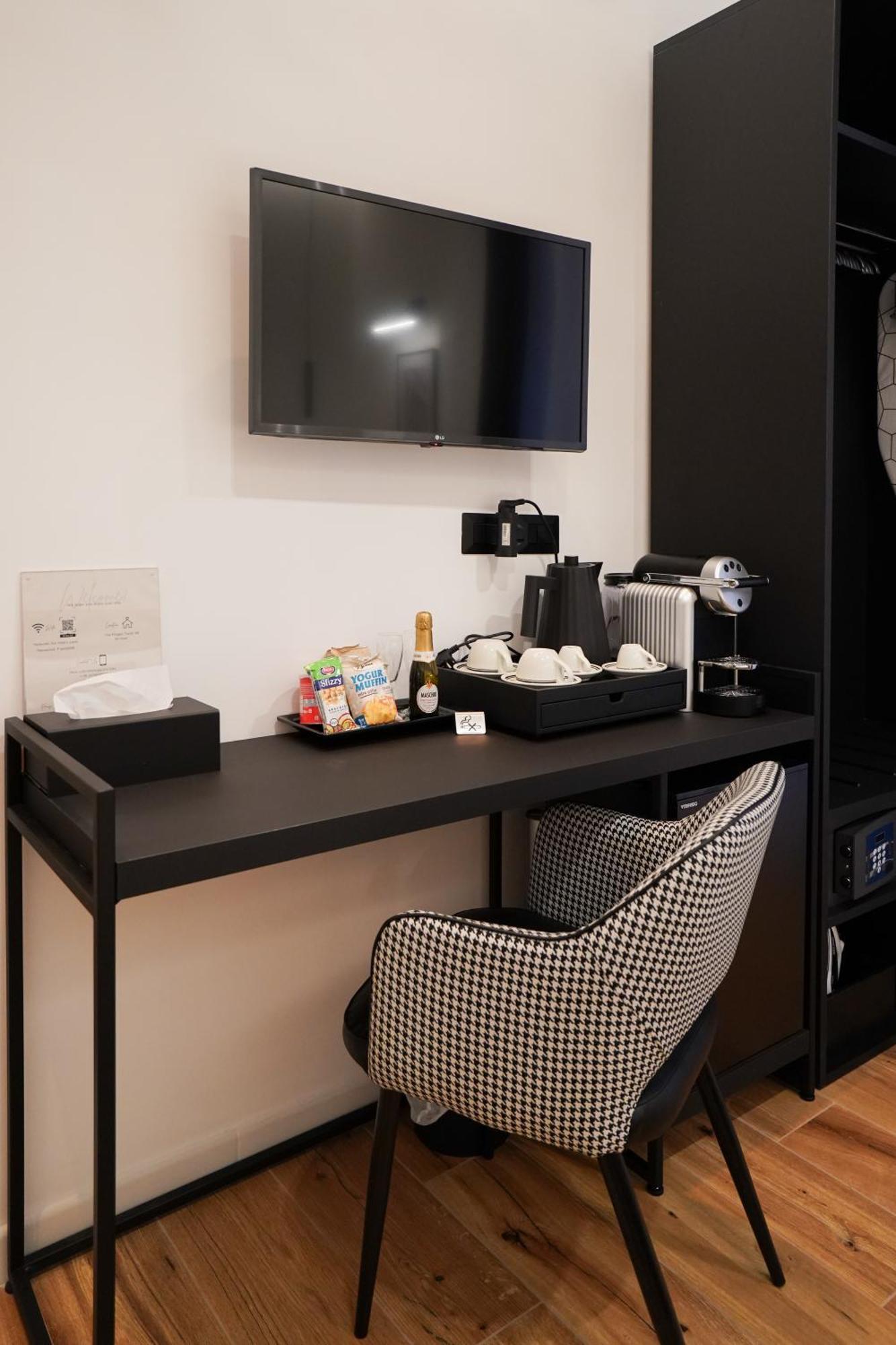 No Man'S Land Guesthouse Рим Номер фото